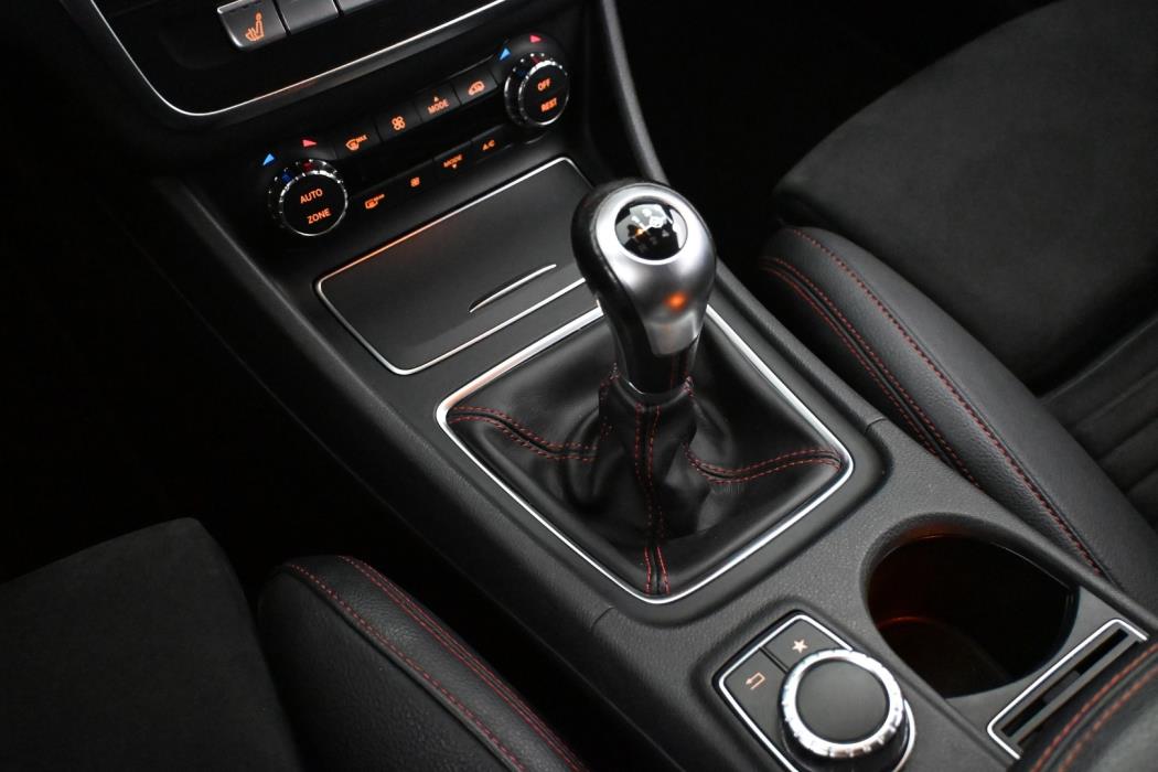 MERCEDES-BENZ CLA 2017