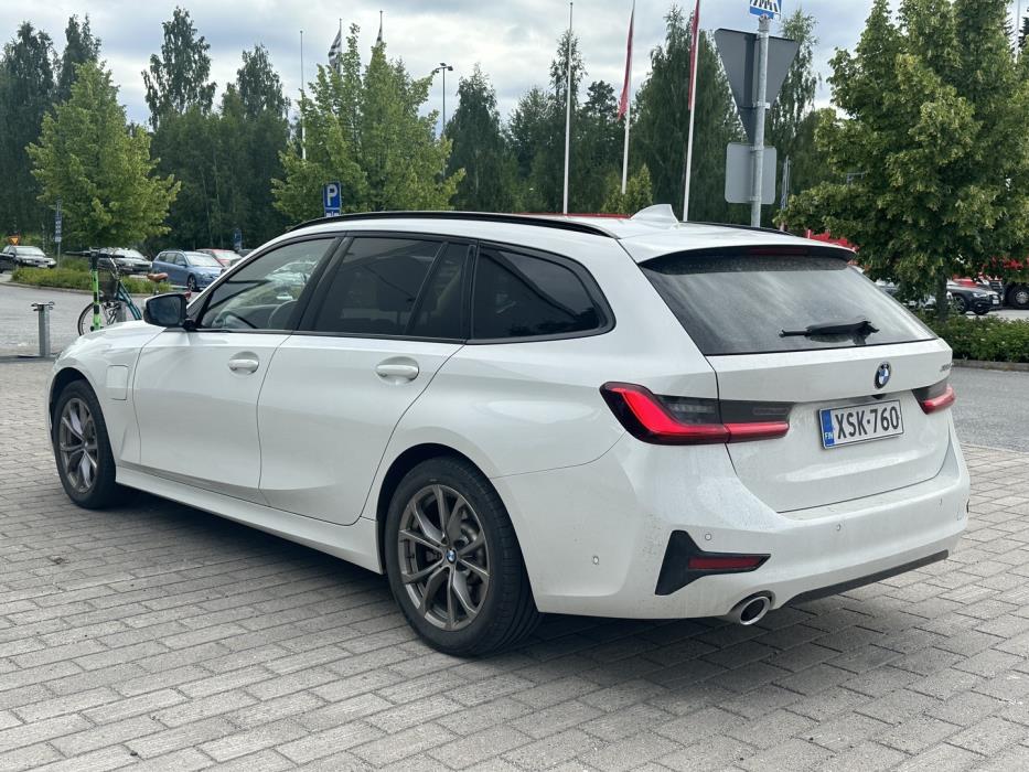 BMW 330 2021