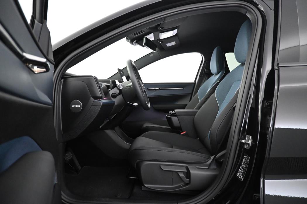 VOLVO EX30 2025