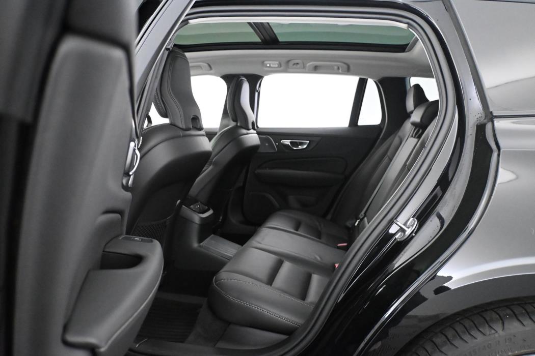 VOLVO V60 2025