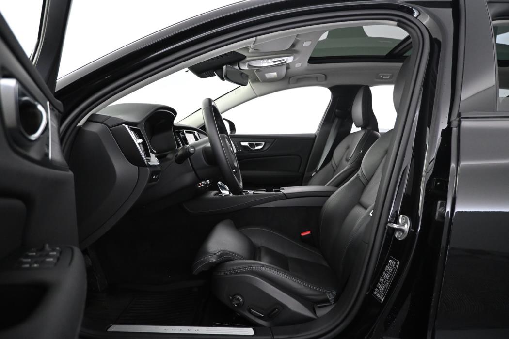 VOLVO V60 2025