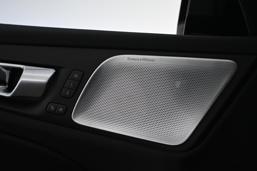VOLVO V60 2025