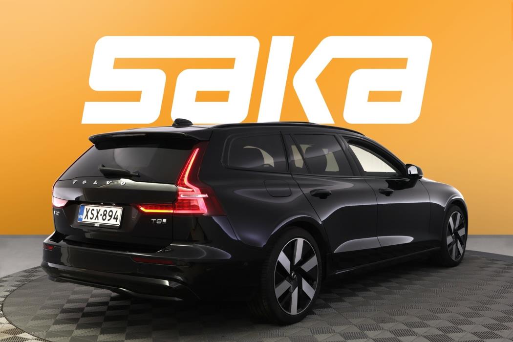 VOLVO V60 2025