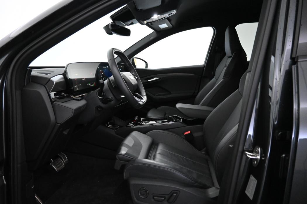 AUDI Q6 e-tron 2025