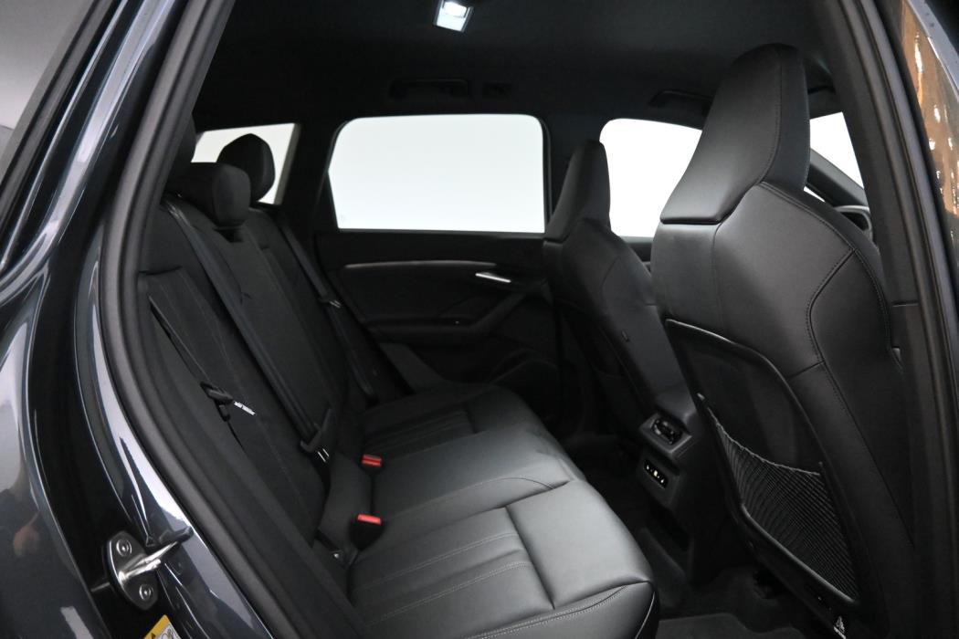AUDI Q6 e-tron 2025