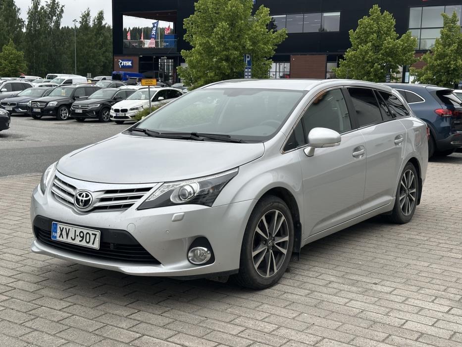 TOYOTA Avensis 2013