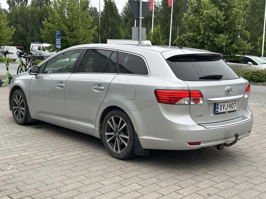 TOYOTA Avensis 2013