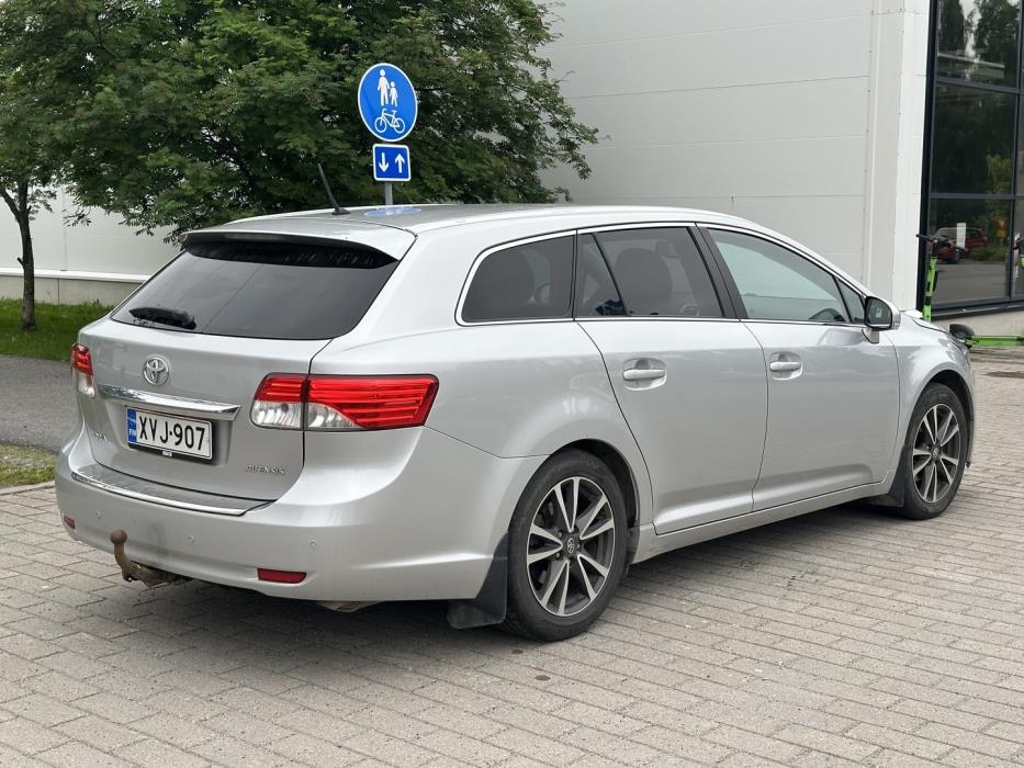 TOYOTA Avensis 2013