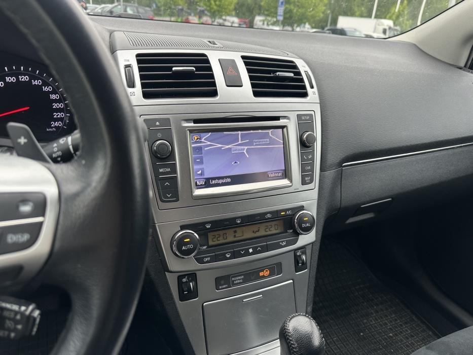 TOYOTA Avensis 2013