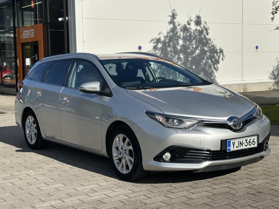 TOYOTA Auris 2017