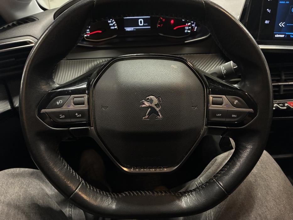 PEUGEOT 208 2020