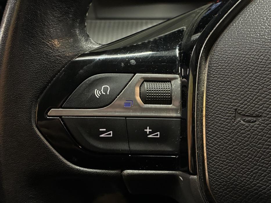 PEUGEOT 208 2020