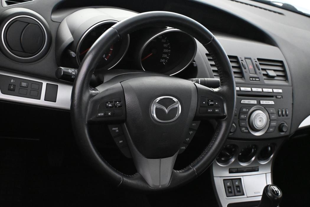 MAZDA 3 2011
