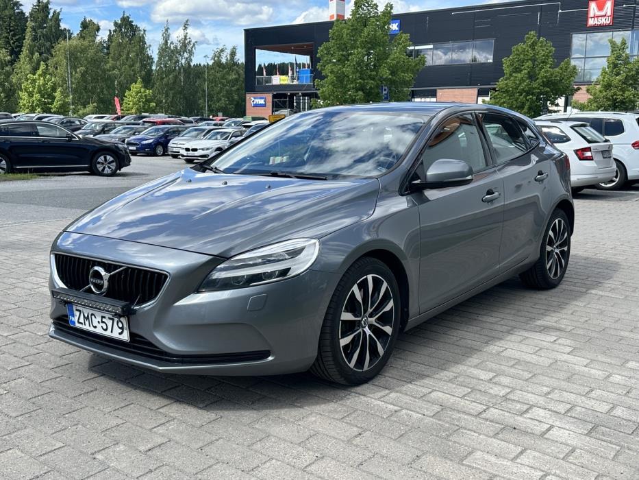 VOLVO V40 2019