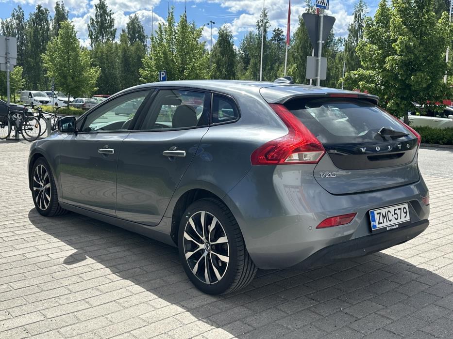 VOLVO V40 2019
