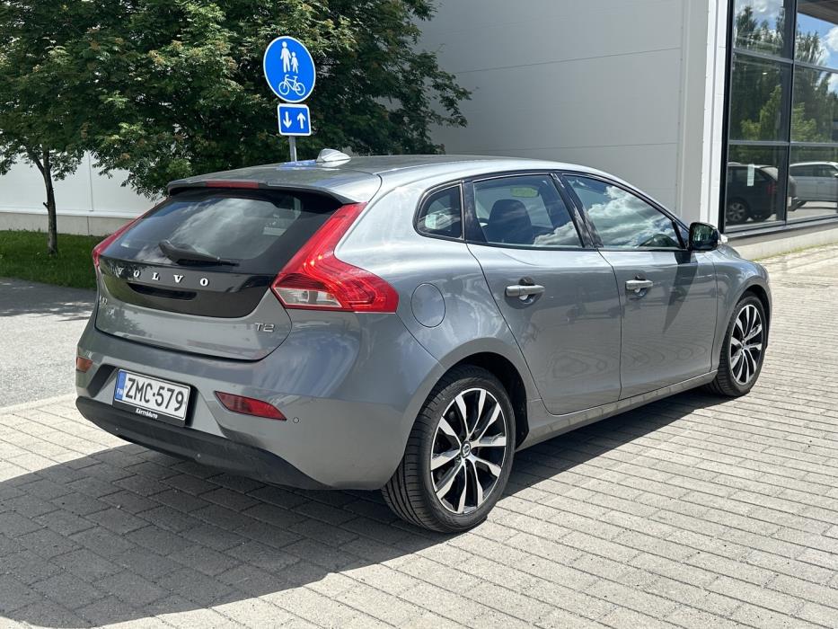 VOLVO V40 2019