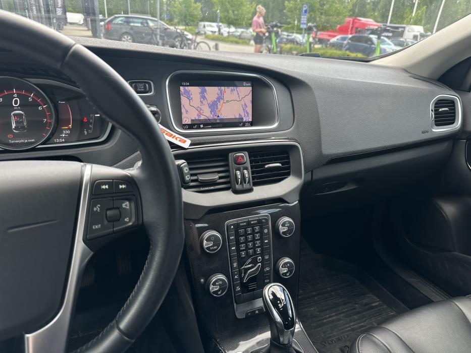 VOLVO V40 2019