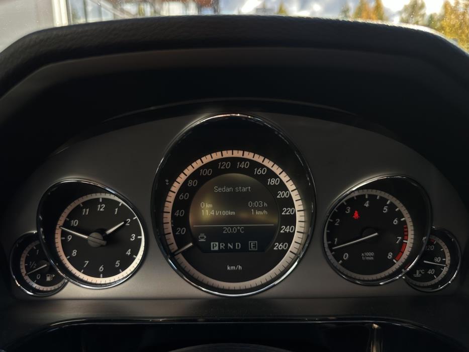 MERCEDES-BENZ E 2010