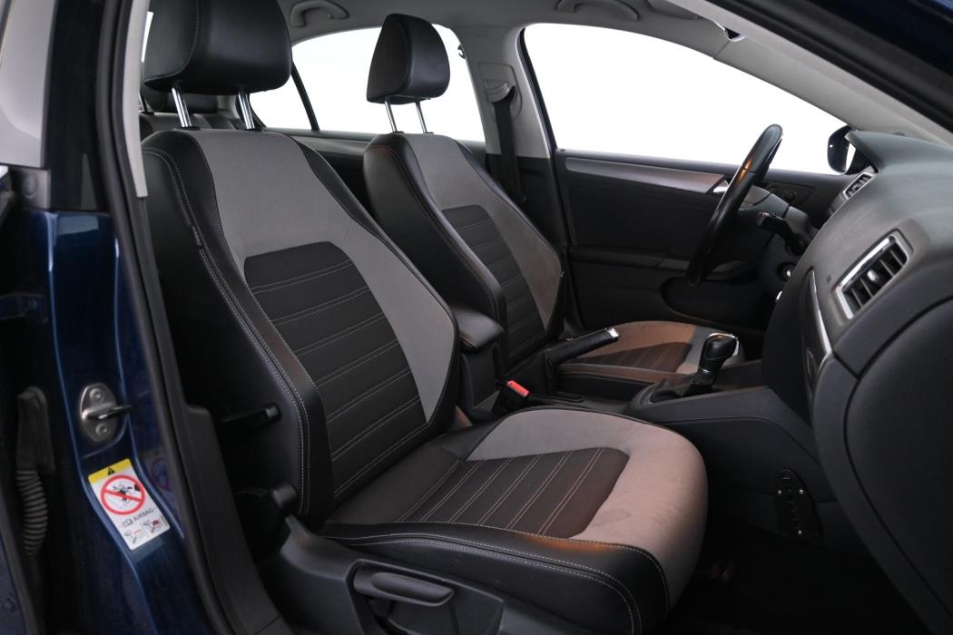 VOLKSWAGEN Jetta 2011