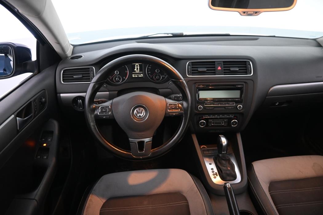 VOLKSWAGEN Jetta 2011
