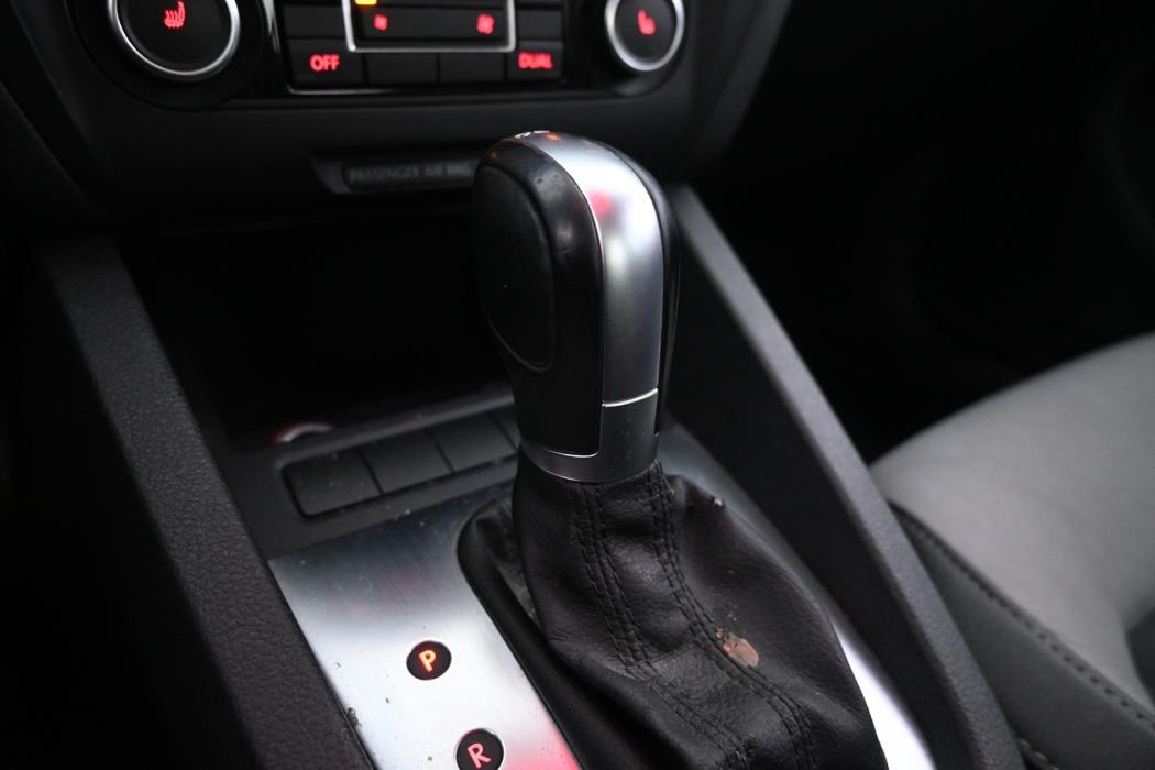 VOLKSWAGEN Jetta 2011