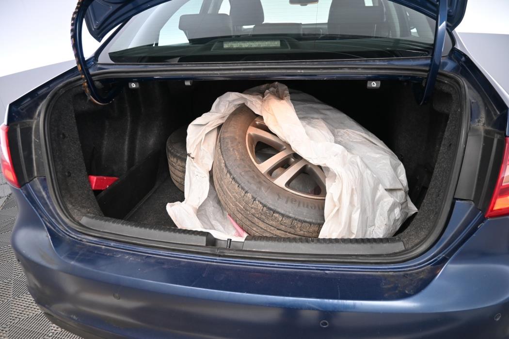 VOLKSWAGEN Jetta 2011