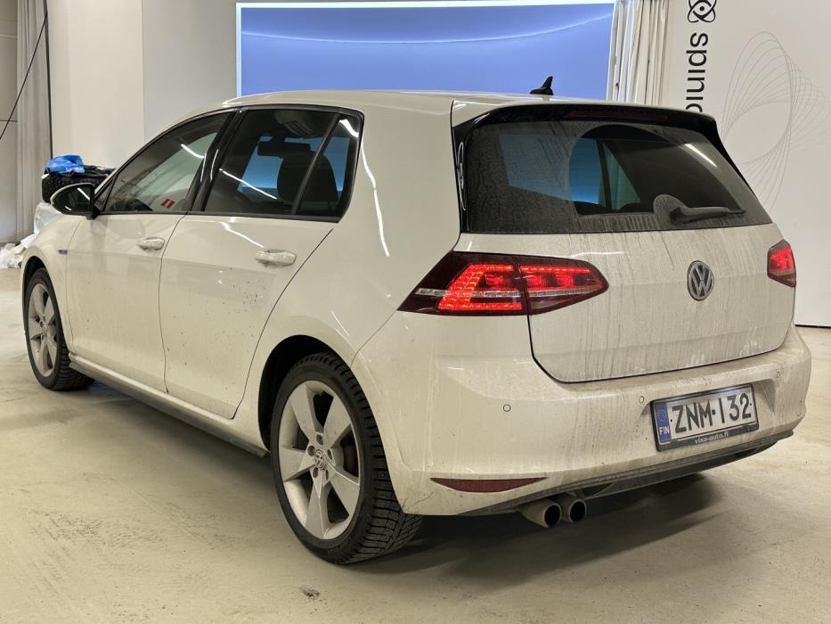 VOLKSWAGEN Golf 2015
