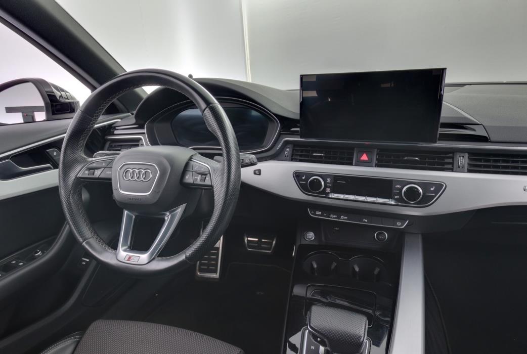 AUDI A4 2022