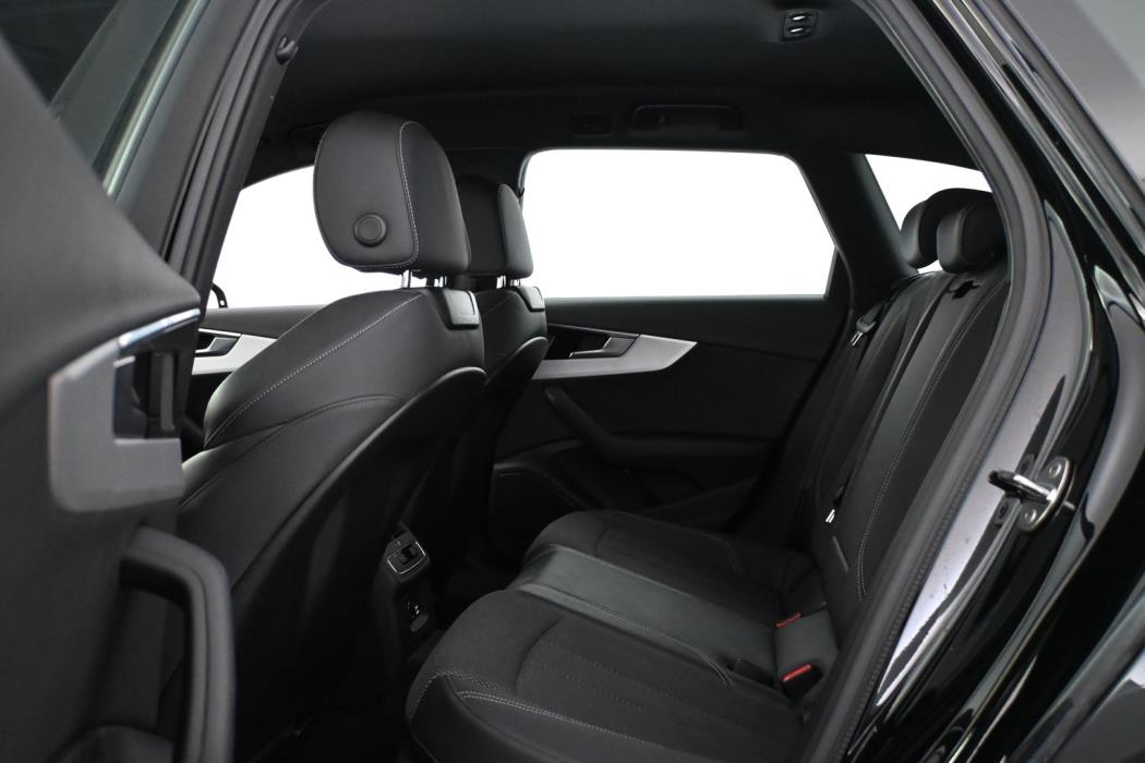 AUDI A4 2022