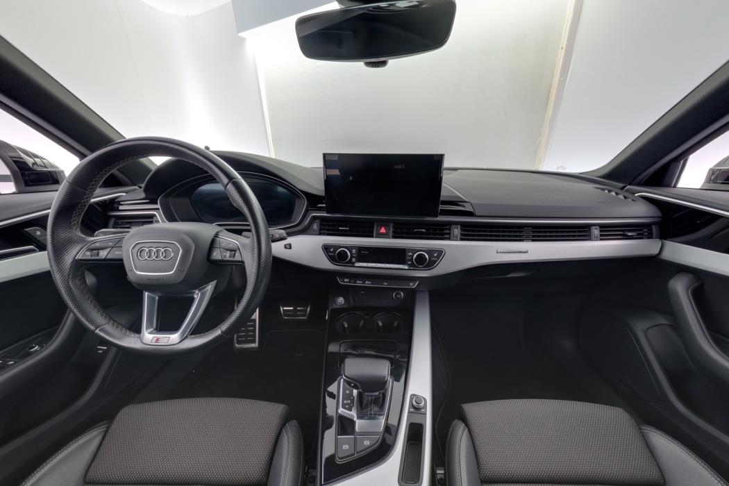 AUDI A4 2022