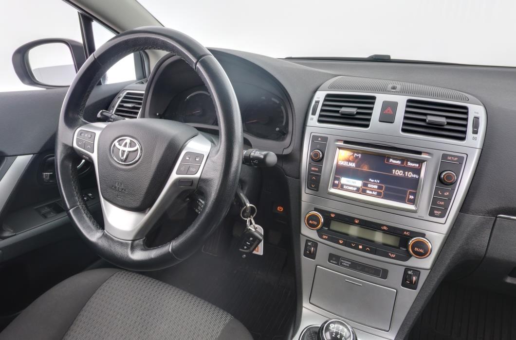 TOYOTA Avensis 2013