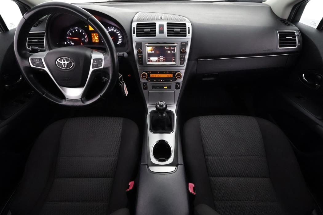 TOYOTA Avensis 2013