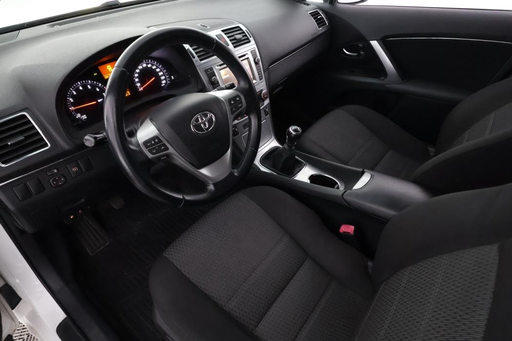 TOYOTA Avensis 2013