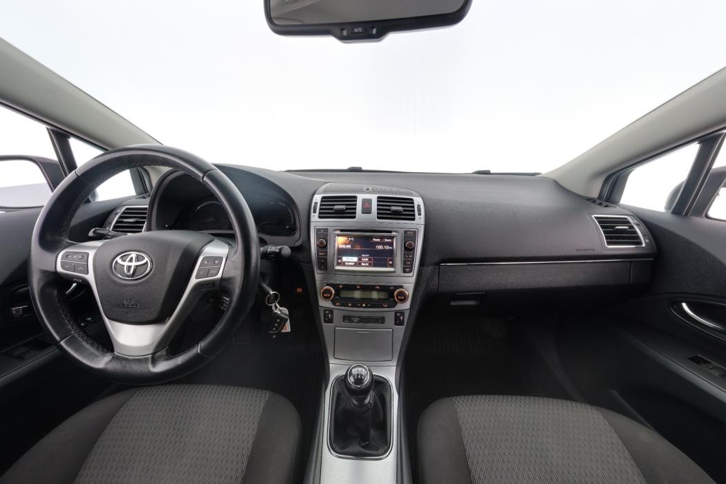 TOYOTA Avensis 2013