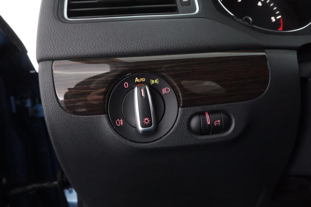 VOLKSWAGEN Jetta 2016