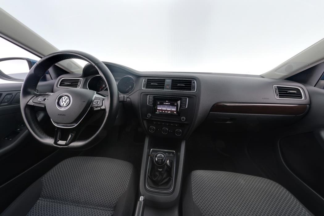 VOLKSWAGEN Jetta 2016