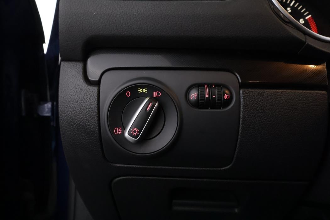 VOLKSWAGEN Golf 2012