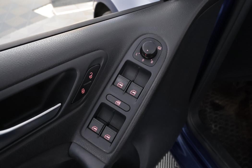 VOLKSWAGEN Golf 2012