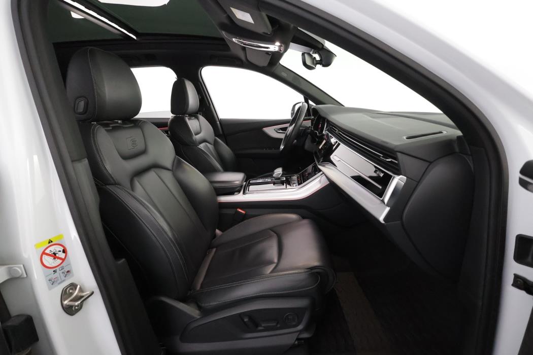 AUDI Q7 2021