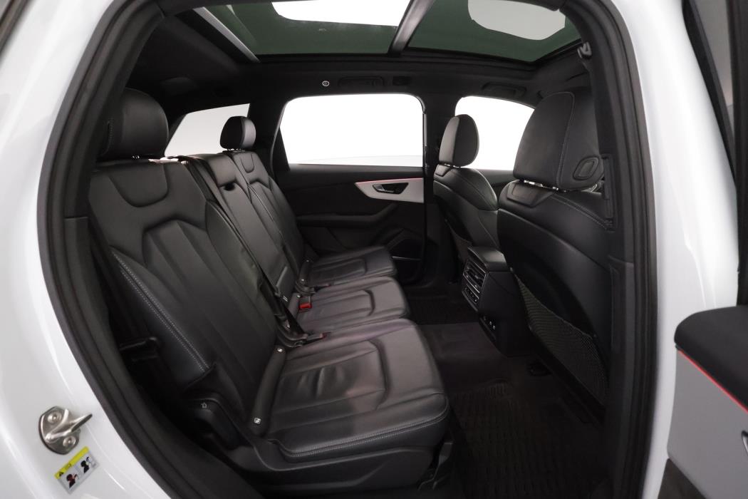 AUDI Q7 2021