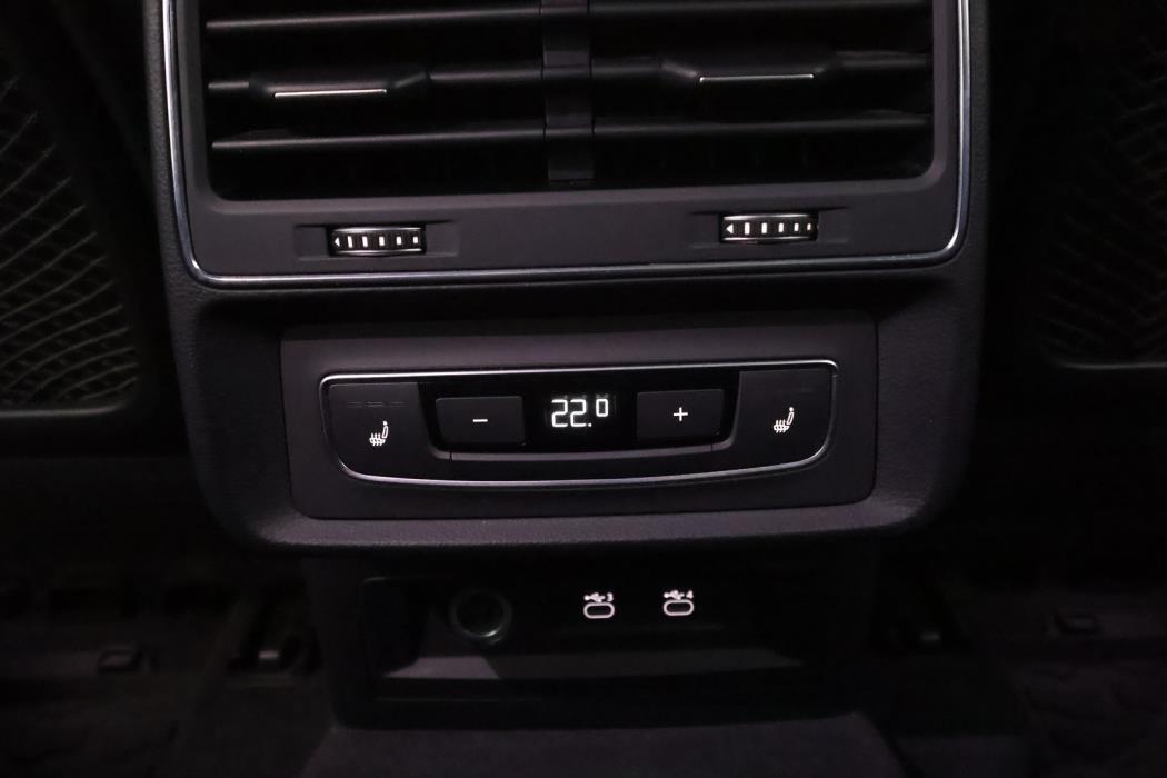 AUDI Q7 2021