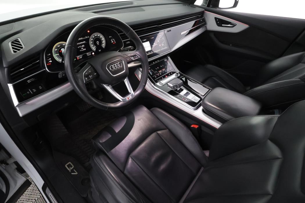AUDI Q7 2021