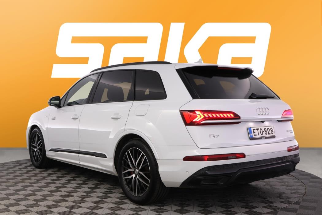 AUDI Q7 2021