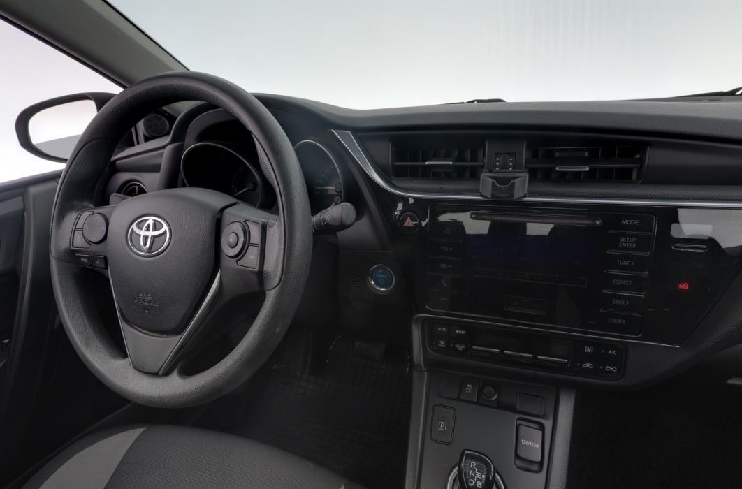 TOYOTA Auris 2016