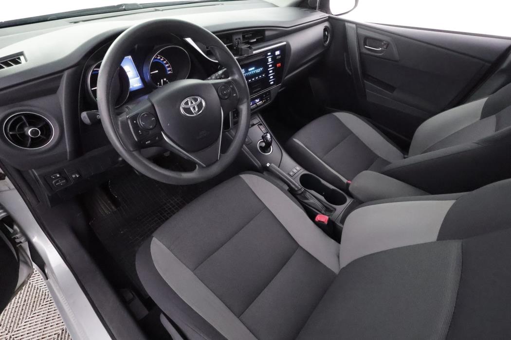 TOYOTA Auris 2016