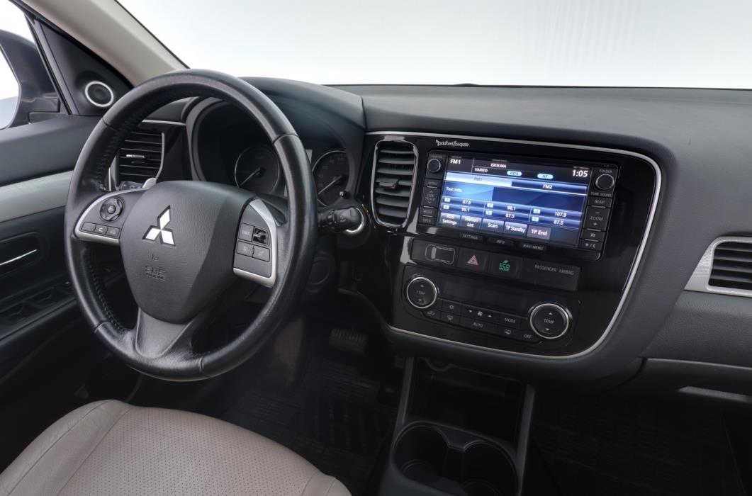 MITSUBISHI Outlander PHEV 2015