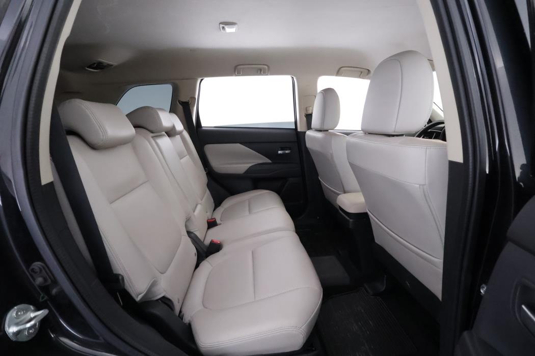 MITSUBISHI Outlander PHEV 2015