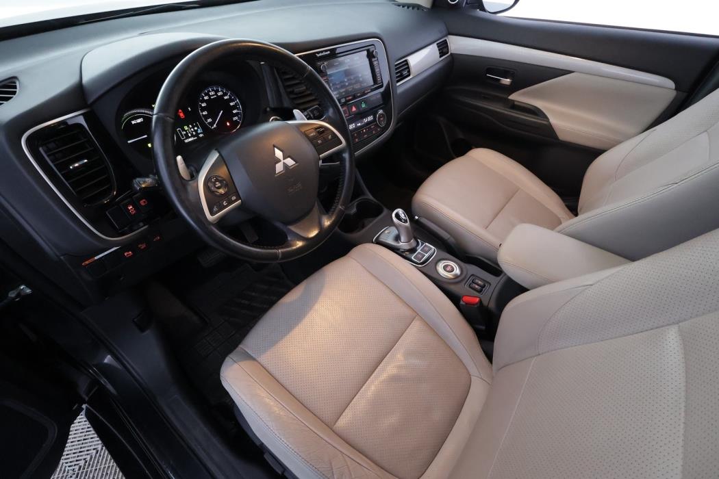 MITSUBISHI Outlander PHEV 2015
