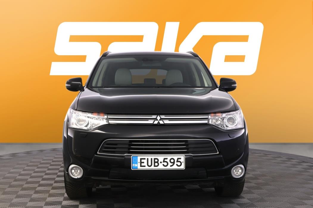 MITSUBISHI Outlander PHEV 2015