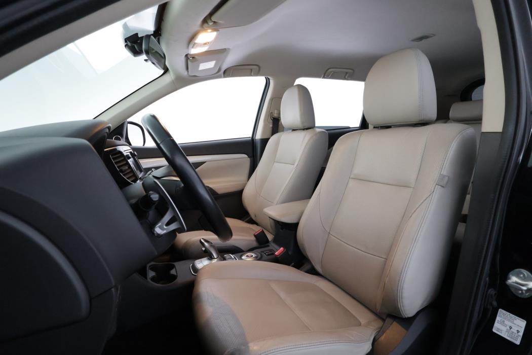 MITSUBISHI Outlander PHEV 2015